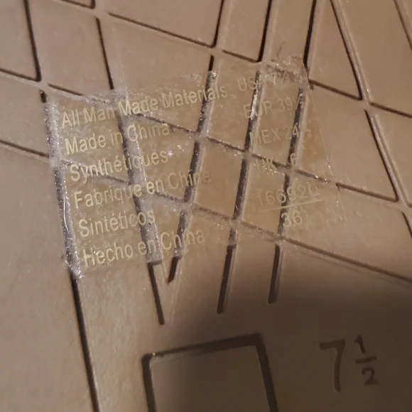 7.5 Fioni Silver Gem Sandals ✨ Low Heel ~ Party & Prom Ready - Picture 2 of 3